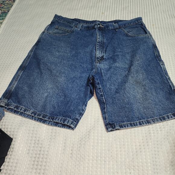 WRANGLER EUC MENS SIZE 40 DENIM CARGO JEAN SHORTS - Picture 1 of 6